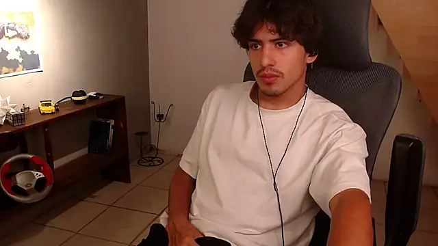 Snapshot of Thieves9 chatting on 04/14/26, 07:42 Thieves9 online show from 04/14/26, 07:42