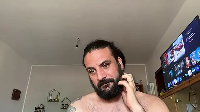Snapshot of beardo85 chatting on 06/21/26, 01:46 beardo85 online show from 06/21/26, 01:46