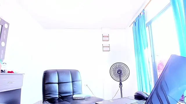 Snapshot of xmissinchesxx chatting on 07/07/26, 03:49 xmissinchesxx online show from 07/07/26, 03:49