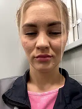 Snapshot of DreamGirl-777 chatting on 12/04/24, 04:21 DreamGirl-777 online show from 12/04/24, 04:21