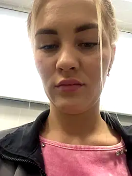 Snapshot of DreamGirl-777 chatting on 12/04/24, 07:28 DreamGirl-777 online show from 12/04/24, 07:28