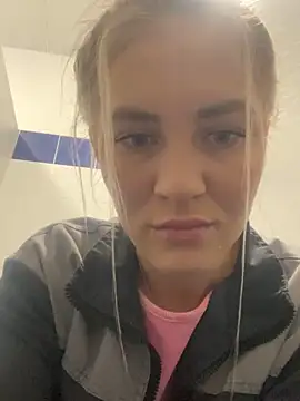 Snapshot of DreamGirl-777 chatting on 12/04/24, 10:35 DreamGirl-777 online show from 12/04/24, 10:35