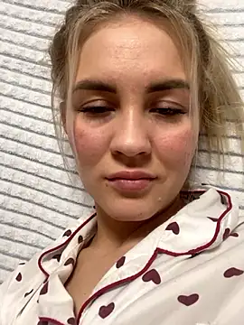 Snapshot of DreamGirl-777 chatting on 12/04/24, 03:10 DreamGirl-777 online show from 12/04/24, 03:10