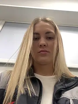 Snapshot of DreamGirl-777 chatting on 12/05/24, 04:42 DreamGirl-777 online show from 12/05/24, 04:42