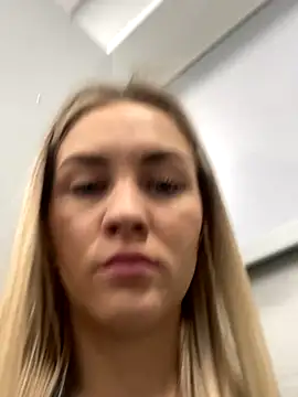 Snapshot of DreamGirl-777 chatting on 12/06/24, 04:25 DreamGirl-777 online show from 12/06/24, 04:25