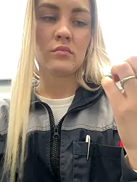 Snapshot of DreamGirl-777 chatting on 12/06/24, 10:16 DreamGirl-777 online show from 12/06/24, 10:16