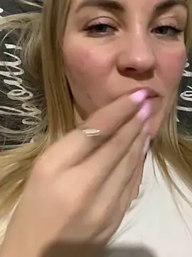 Snapshot of DreamGirl-777 chatting on 12/06/24, 02:49 DreamGirl-777 online show from 12/06/24, 02:49