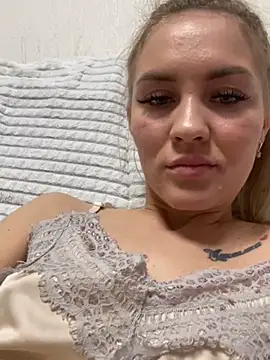 Snapshot of DreamGirl-777 chatting on 12/07/24, 03:30 DreamGirl-777 online show from 12/07/24, 03:30