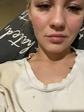 Snapshot of DreamGirl-777 chatting on 12/08/24, 08:15 DreamGirl-777 online show from 12/08/24, 08:15