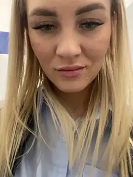 Snapshot of DreamGirl-777 chatting on 12/10/24, 07:47 DreamGirl-777 online show from 12/10/24, 07:47