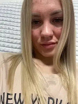 Snapshot of DreamGirl-777 chatting on 12/16/24, 08:52 DreamGirl-777 online show from 12/16/24, 08:52