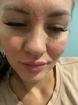 Snapshot of DreamGirl-777 chatting on 12/17/24, 06:45 DreamGirl-777 online show from 12/17/24, 06:45