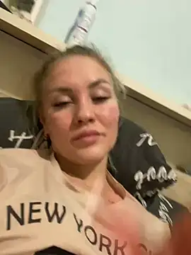 Snapshot of DreamGirl-777 chatting on 12/17/24, 06:20 DreamGirl-777 online show from 12/17/24, 06:20