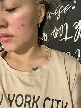 Snapshot of DreamGirl-777 chatting on 12/18/24, 02:53 DreamGirl-777 online show from 12/18/24, 02:53