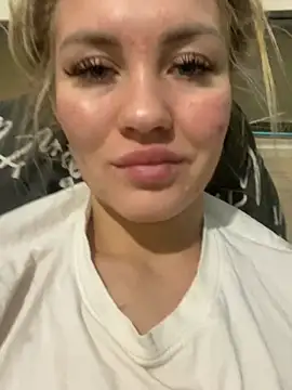 Snapshot of DreamGirl-777 chatting on 12/19/24, 02:45 DreamGirl-777 online show from 12/19/24, 02:45