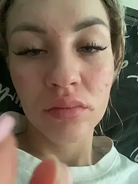 Snapshot of DreamGirl-777 chatting on 12/19/24, 08:23 DreamGirl-777 online show from 12/19/24, 08:23