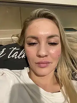 Snapshot of DreamGirl-777 chatting on 12/19/24, 04:57 DreamGirl-777 online show from 12/19/24, 04:57