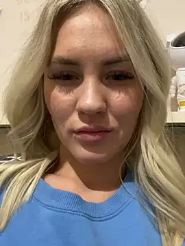 Snapshot of DreamGirl-777 chatting on 12/24/24, 03:58 DreamGirl-777 online show from 12/24/24, 03:58