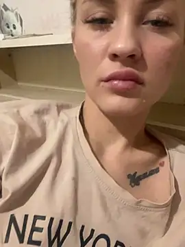 Snapshot of DreamGirl-777 chatting on 01/02/25, 02:46 DreamGirl-777 online show from 01/02/25, 02:46