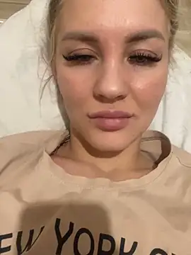 Snapshot of DreamGirl-777 chatting on 01/07/25, 12:31 DreamGirl-777 online show from 01/07/25, 12:31