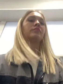 Snapshot of DreamGirl-777 chatting on 01/17/25, 05:00 DreamGirl-777 online show from 01/17/25, 05:00