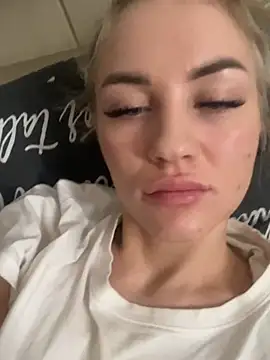 Snapshot of DreamGirl-777 chatting on 01/19/25, 10:06 DreamGirl-777 online show from 01/19/25, 10:06