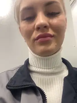 Snapshot of DreamGirl-777 chatting on 01/21/25, 03:59 DreamGirl-777 online show from 01/21/25, 03:59