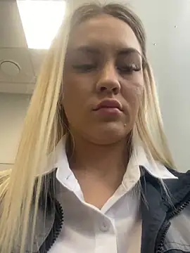 Snapshot of DreamGirl-777 chatting on 01/22/25, 07:25 DreamGirl-777 online show from 01/22/25, 07:25