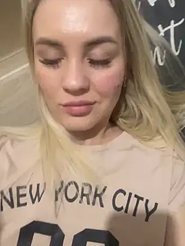 Snapshot of DreamGirl-777 chatting on 01/22/25, 02:14 DreamGirl-777 online show from 01/22/25, 02:14