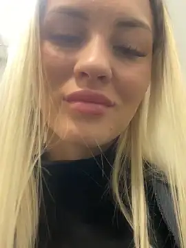 Snapshot of DreamGirl-777 chatting on 01/27/25, 04:09 DreamGirl-777 online show from 01/27/25, 04:09