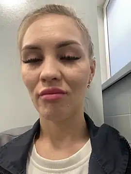 Snapshot of DreamGirl-777 chatting on 02/03/25, 04:35 DreamGirl-777 online show from 02/03/25, 04:35