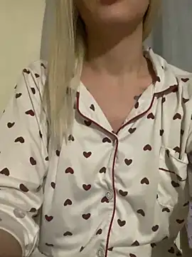 Snapshot of DreamGirl-777 chatting on 02/07/25, 09:15 DreamGirl-777 online show from 02/07/25, 09:15