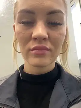 Snapshot of DreamGirl-777 chatting on 02/12/25, 04:23 DreamGirl-777 online show from 02/12/25, 04:23