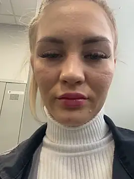 Snapshot of DreamGirl-777 chatting on 02/17/25, 04:42 DreamGirl-777 online show from 02/17/25, 04:42