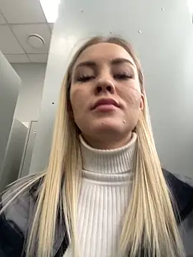 Snapshot of DreamGirl-777 chatting on 02/20/25, 07:55 DreamGirl-777 online show from 02/20/25, 07:55