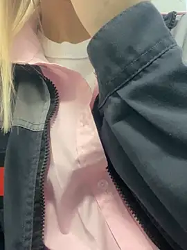 Snapshot of DreamGirl-777 chatting on 02/25/25, 03:42 DreamGirl-777 online show from 02/25/25, 03:42