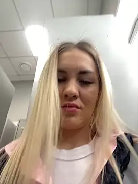 Snapshot of DreamGirl-777 chatting on 02/25/25, 06:47 DreamGirl-777 online show from 02/25/25, 06:47