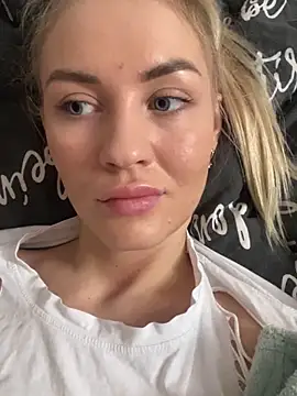 Snapshot of DreamGirl-777 chatting on 03/07/25, 06:13 DreamGirl-777 online show from 03/07/25, 06:13