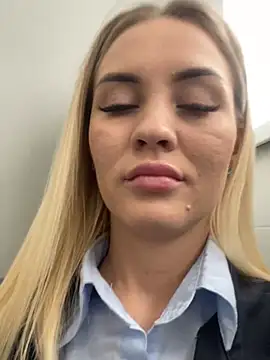 Snapshot of DreamGirl-777 chatting on 03/18/25, 09:09 DreamGirl-777 online show from 03/18/25, 09:09