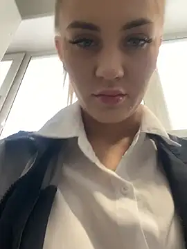 Snapshot of DreamGirl-777 chatting on 03/19/25, 03:30 DreamGirl-777 online show from 03/19/25, 03:30