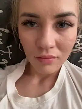 Snapshot of DreamGirl-777 chatting on 03/21/25, 11:33 DreamGirl-777 online show from 03/21/25, 11:33