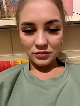 Snapshot of DreamGirl-777 chatting on 09/14/25, 02:05 DreamGirl-777 online show from 09/14/25, 02:05