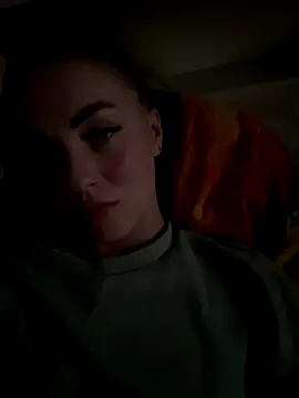 Snapshot of DreamGirl-777 chatting on 09/17/25, 02:52 DreamGirl-777 online show from 09/17/25, 02:52