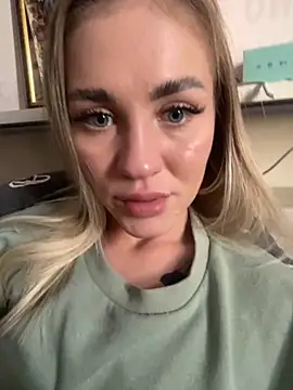 Snapshot of DreamGirl-777 chatting on 09/25/25, 12:53 DreamGirl-777 online show from 09/25/25, 12:53