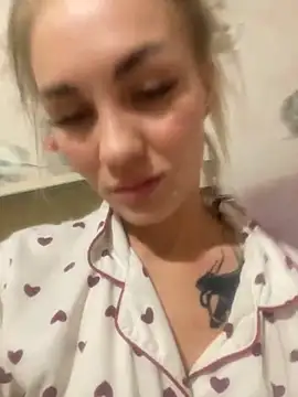 Snapshot of DreamGirl-777 chatting on 09/28/25, 07:52 DreamGirl-777 online show from 09/28/25, 07:52