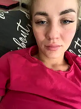 Snapshot of DreamGirl-777 chatting on 10/10/25, 09:08 DreamGirl-777 online show from 10/10/25, 09:08