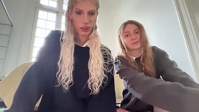 Snapshot of AliceSnowCatt chatting on 04/25/26, 02:25 AliceSnowCatt online show from 04/25/26, 02:25