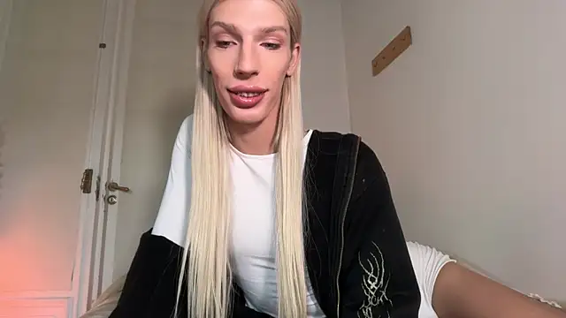 Snapshot of AliceSnowCatt chatting on 05/08/26, 01:38 AliceSnowCatt online show from 05/08/26, 01:38