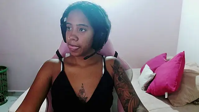 Snapshot of TiffanyRoouse chatting on 12/12/24, 12:38 TiffanyRoouse online show from 12/12/24, 12:38