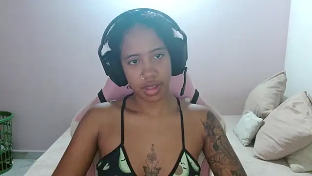 Snapshot of TiffanyRoouse chatting on 12/14/24, 02:12 TiffanyRoouse online show from 12/14/24, 02:12